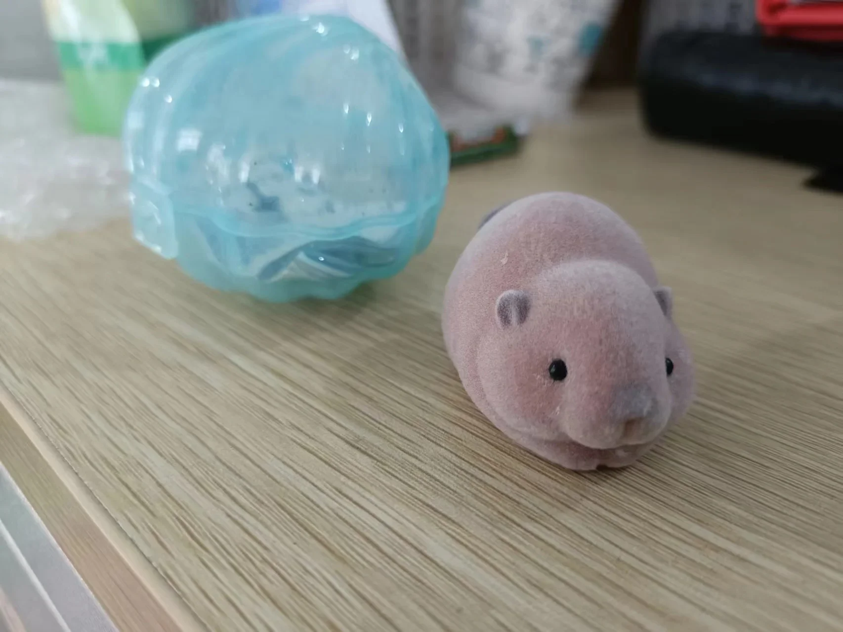 Nutria peluche apilable – Juguete de cápsula para niños - imagen 5
