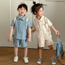 Conjunto infantil de algodón – Camisa y shorts beige para niño