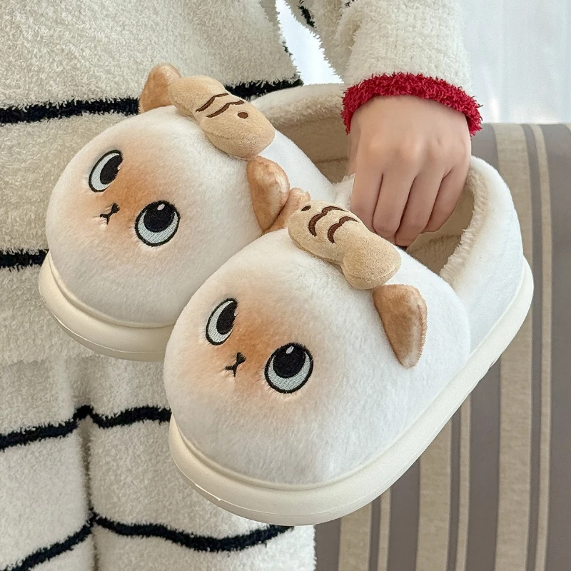 Nuevos zapatos de algodón para interiores para mujer, bonitos zapatos de casa cálidos de invierno con gato de dibujos animados, suela gruesa de felpa suave, zapato de algodón para el suelo del hogar para niñas
