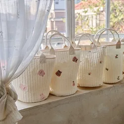 Bolsa de pañales bordada para bebé – Osito y conejito Floral