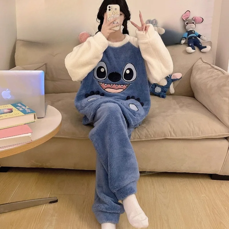 Pijamas de punto para mujer, ropa de abrigo cálida de dibujos animados de Anime grueso de lana Coral para otoño e invierno, regalo para el hogar para estudiantes de Disney - imagen 4