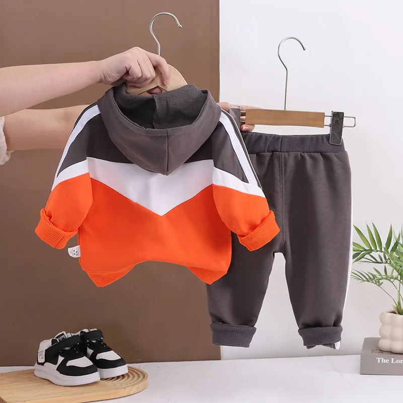 Conjunto bebe primavera-otono: chaqueta con capucha y pantalones - imagen 4