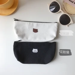 Estuche escolar de lona bordado con oso y gato