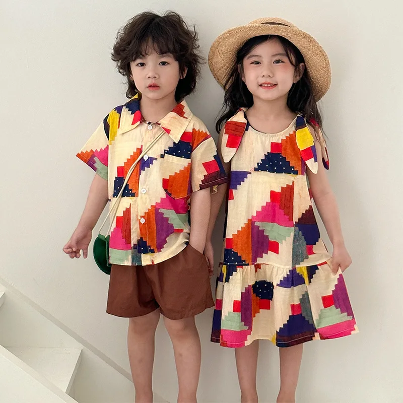 Ropa de estilo de vacaciones para niños, camisa con solapa, pantalones cortos, 2 uds., vestido sin mangas con estampado colorido para niñas, traje de verano para hermanos - imagen 2
