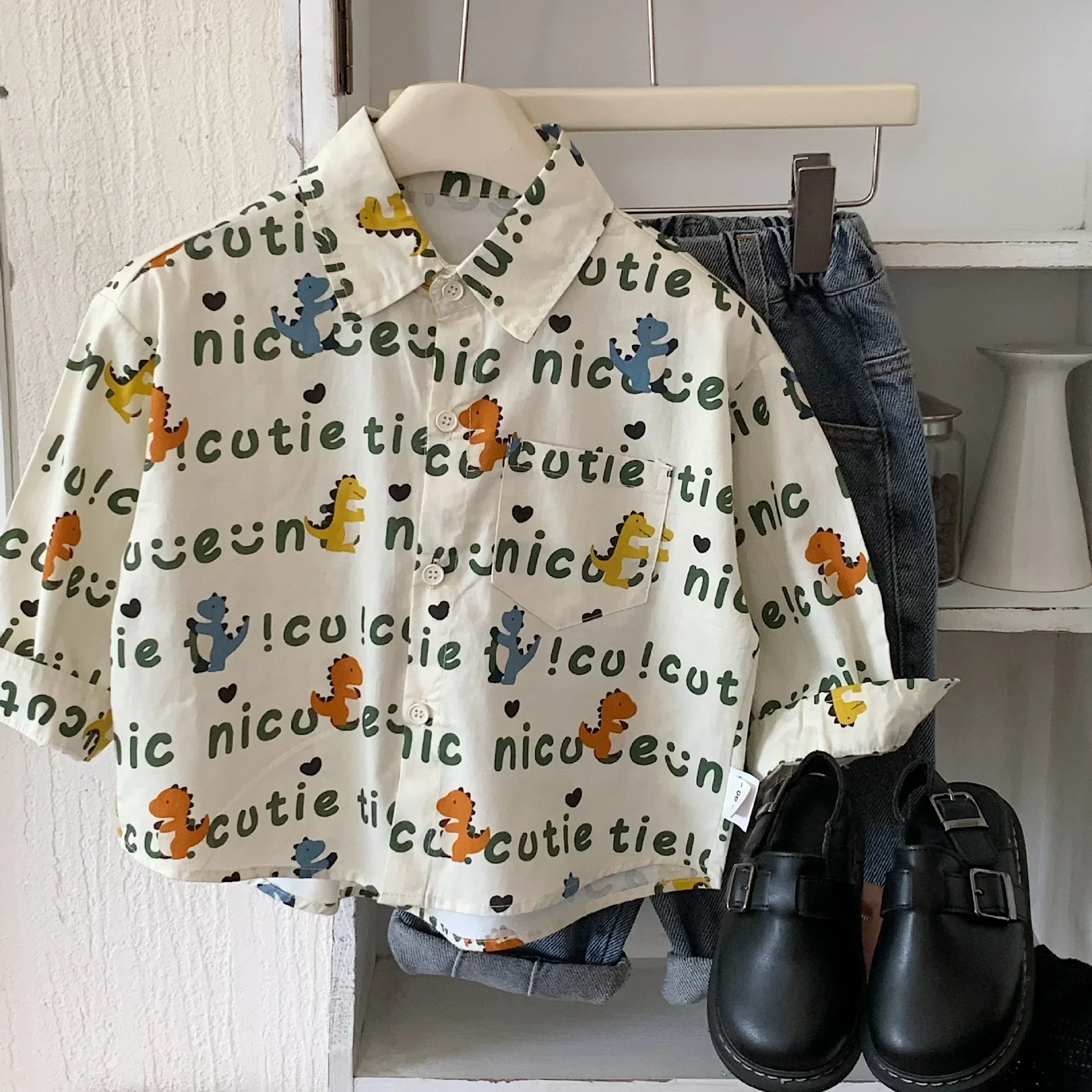 Camisa infantil de dinosaurios con cuello vuelto - imagen 2