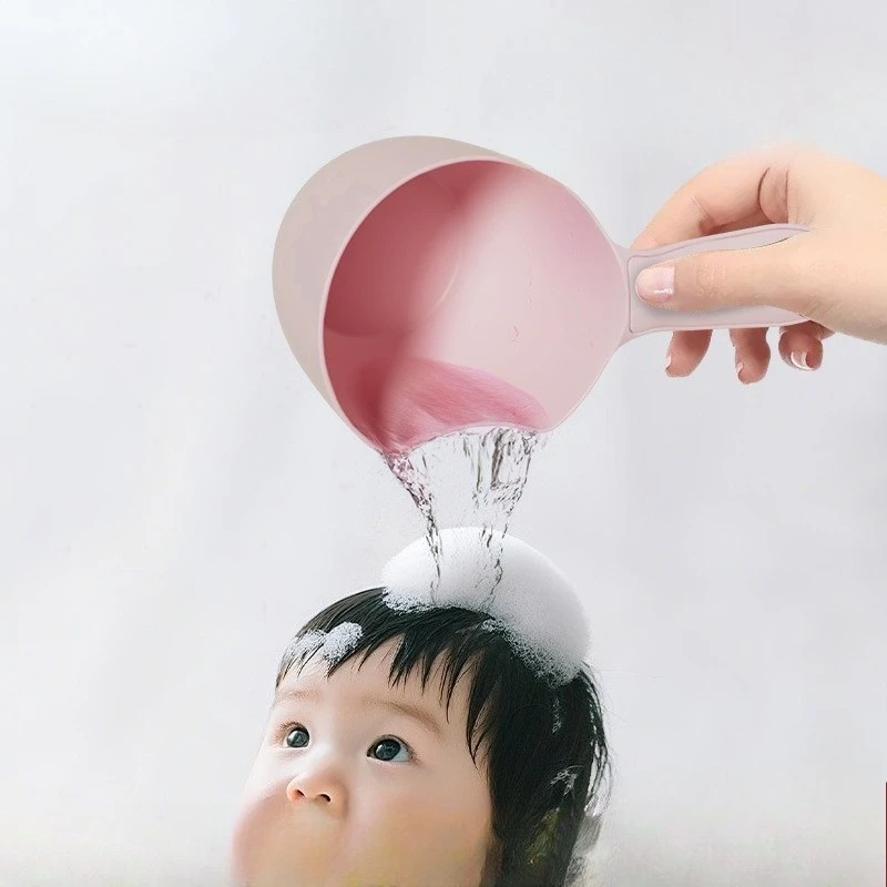 Cuchara de baño de plástico suave para bebé, taza contra salpicaduras para champú, juego de agua, bordes redondeados suaves para accesorios de baño de seguridad para niños pequeños - imagen 2