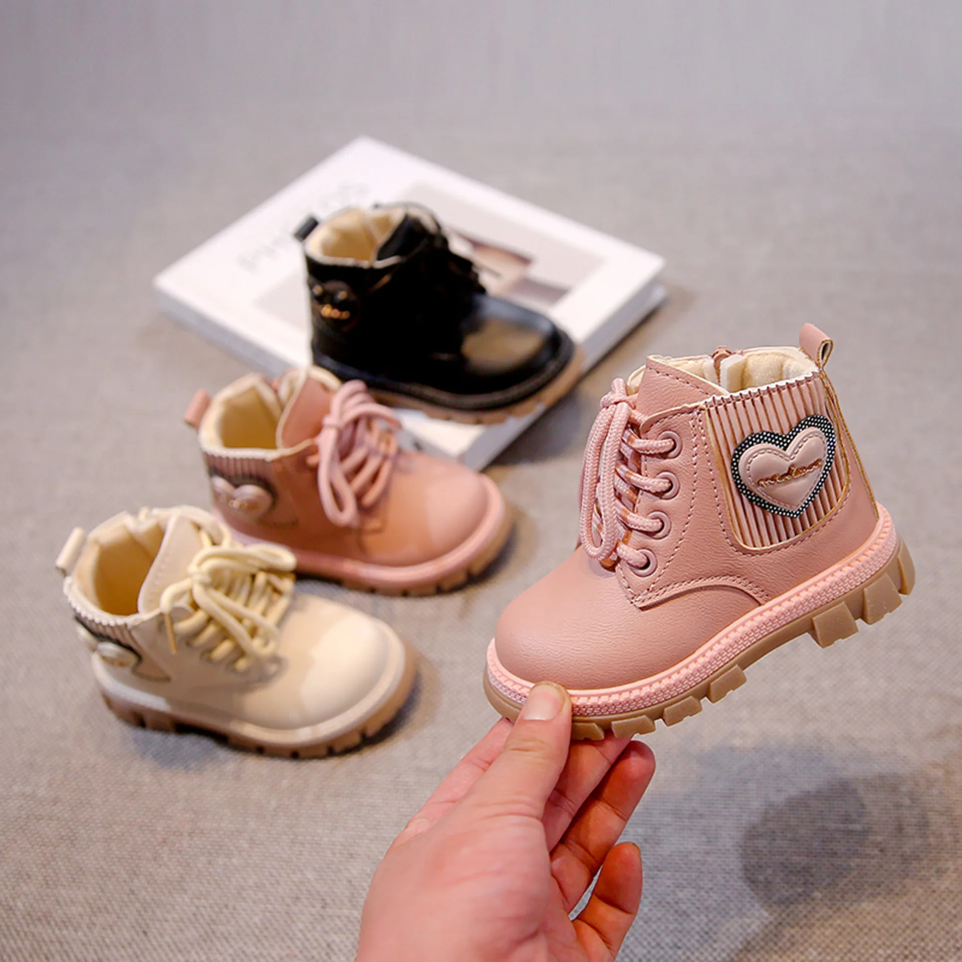 Botas para niñas Otoño Invierno Botines de princesa moda suela suave zapatos cálidos de algodón para niños Botas cortas antideslizantes para bebés Botas Niña - imagen 2