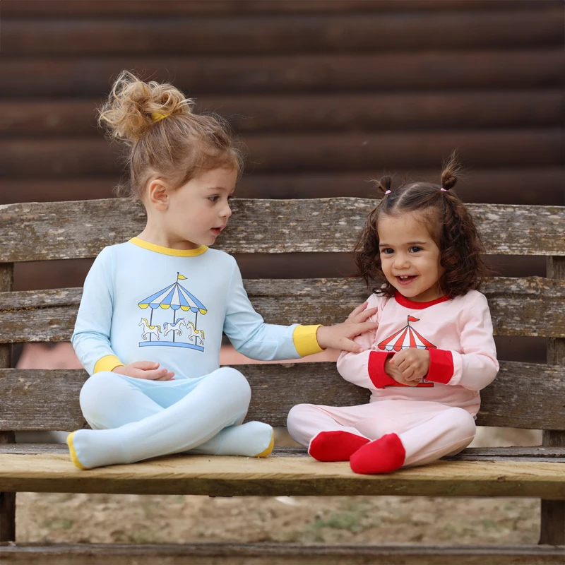 Pijamas de verano a juego para hermanos con estampado carrusel - imagen 2