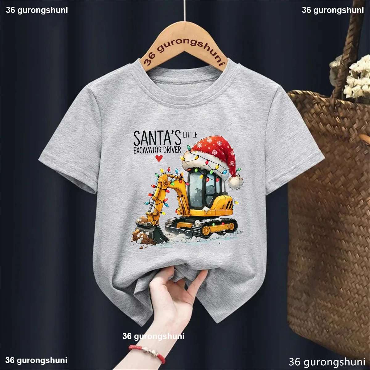 Camiseta con estampado gráfico de conductor de excavadora de Papá Noel para niñas/niños, regalo de Navidad genial, ropa para niños, camisetas sólidas divertidas - imagen 4