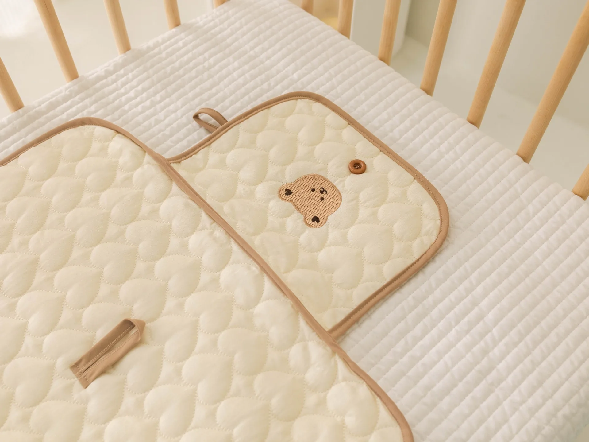 PANGDUBE Cambiador de Pañales Portátil, Impermeable, Plegable, Suave, Estación de Cambio de Pañales para Recién Nacidos, Colchoneta para Cambiar Pañales de Bebé - imagen 4