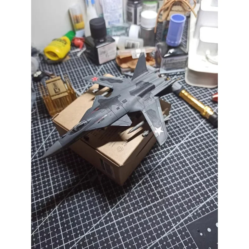 Kit de montaje de avión de combate SU-47 Trumpeter - imagen 2