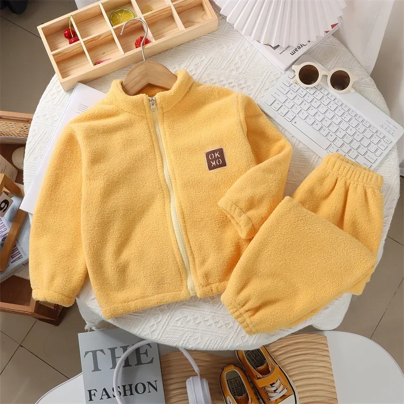Conjunto de sudadera con capucha y pantalón en forro polar para niños - imagen 4