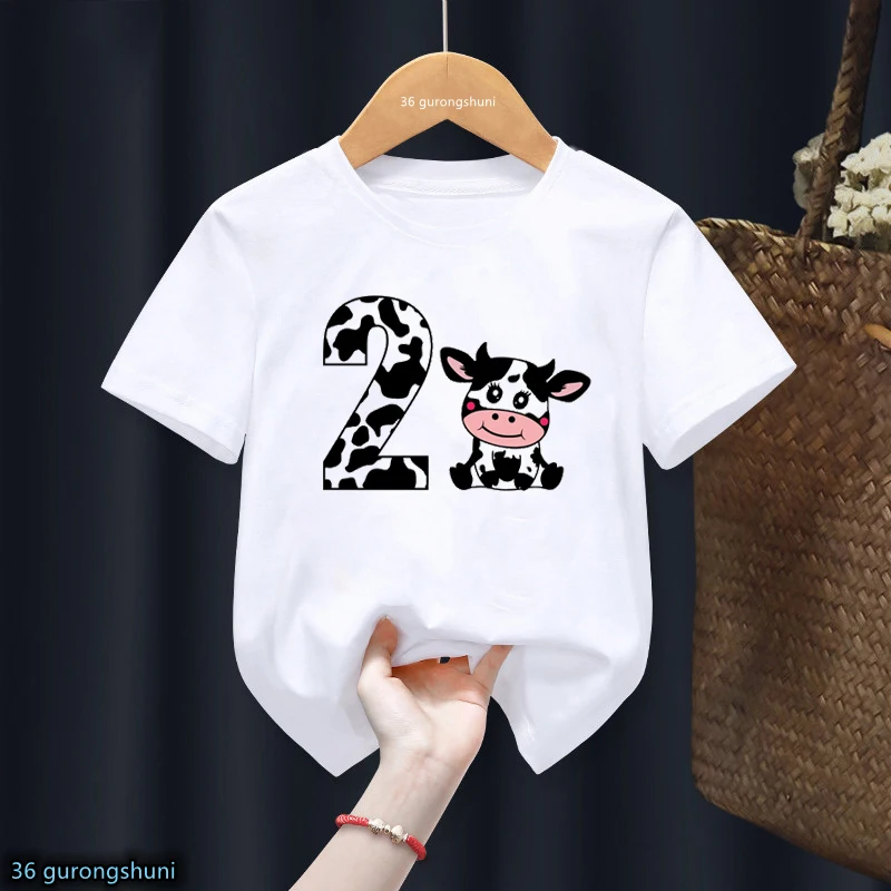 Camiseta vaca Kawaii - Niño usando la prenda