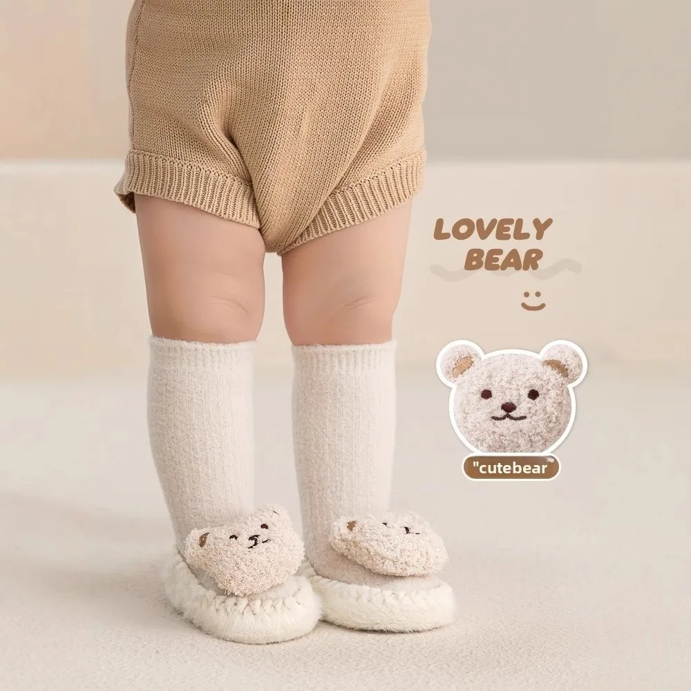 Nuevos zapatos infantiles de Otoño Invierno, calcetines cálidos para caminar con oso de dibujos animados, suela de cuero antideslizante, calcetines de suelo para niños para bebé recién nacido - imagen 3