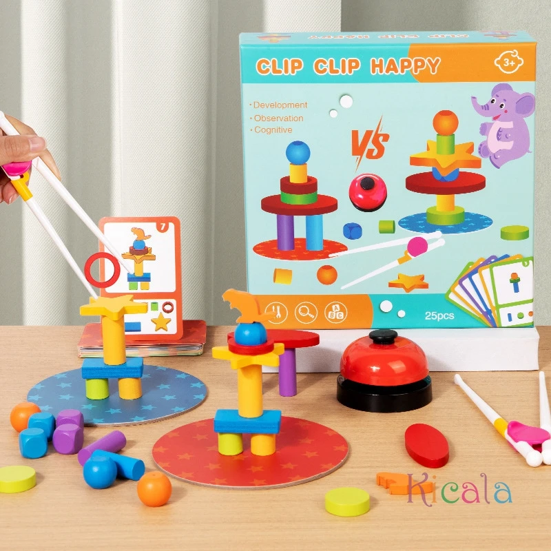Niños jugando con palillos de madera en una mesa