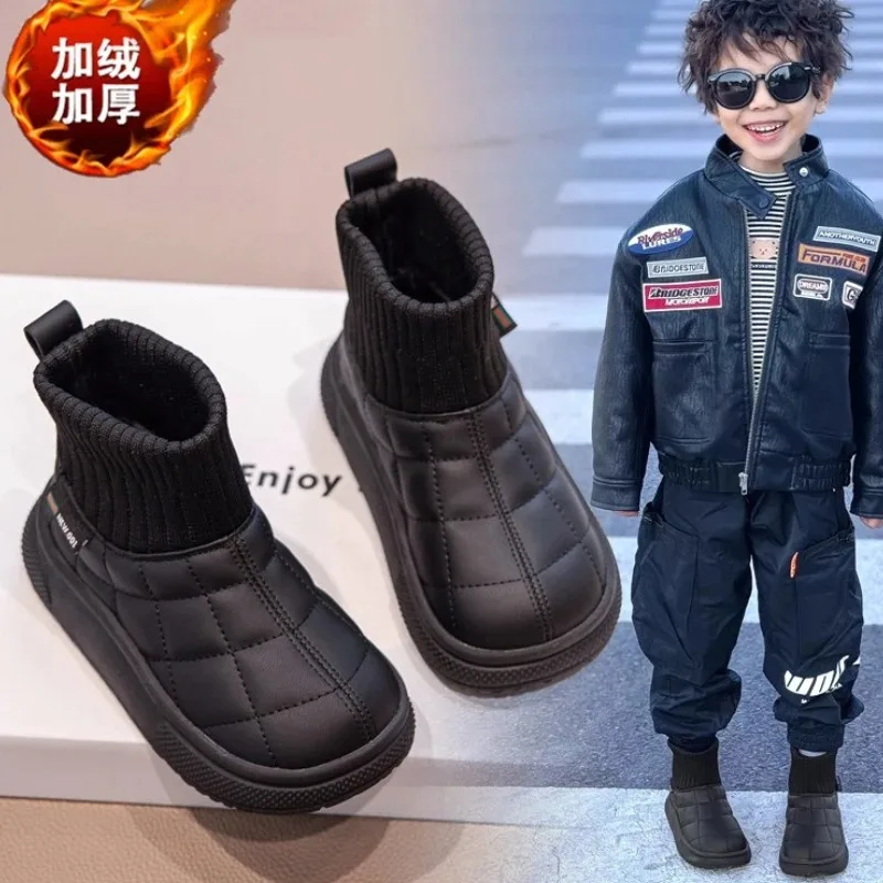 Bota de invierno para niños, novedad de 2025, bota Retro plana y cálida para bebé, bota informal a la moda para niñas, botas de nieve de terciopelo antideslizantes, botas cortas de otoño