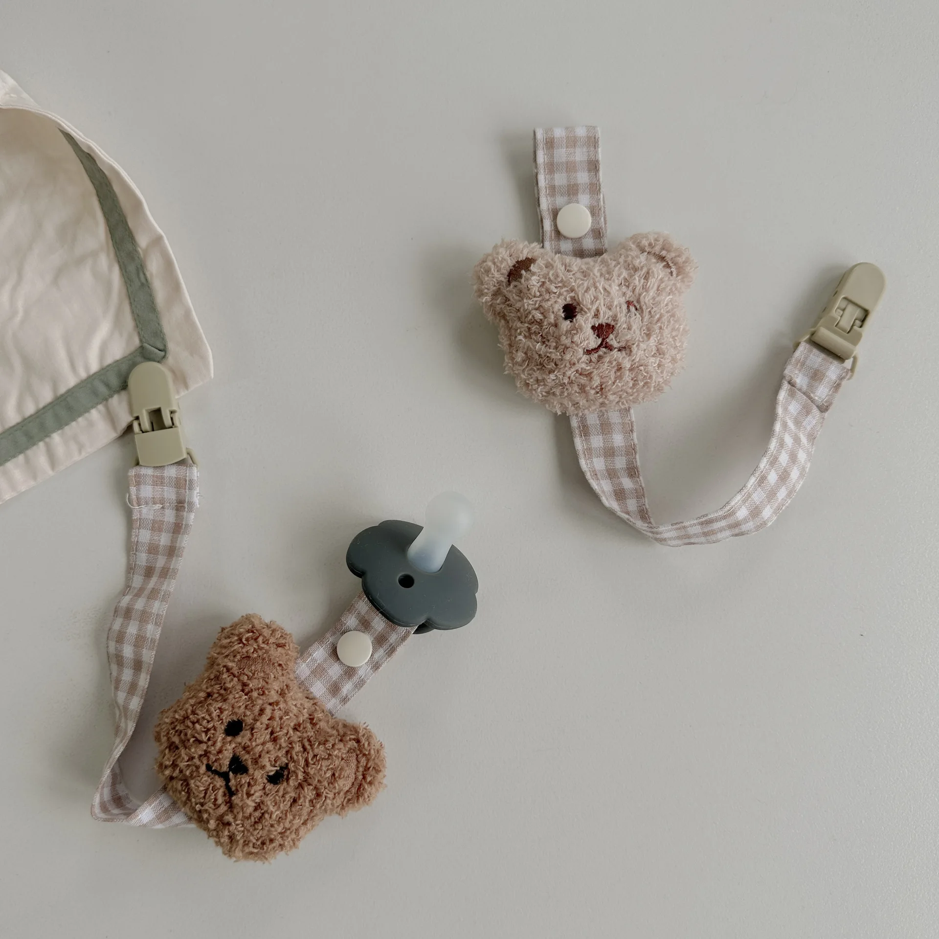Clip para chupete de oso bonito, cadena para chupete de bebé, soporte de juguete para dientes de mano para niños y niñas, cadenas para chupete de juguete iluminador - imagen 3