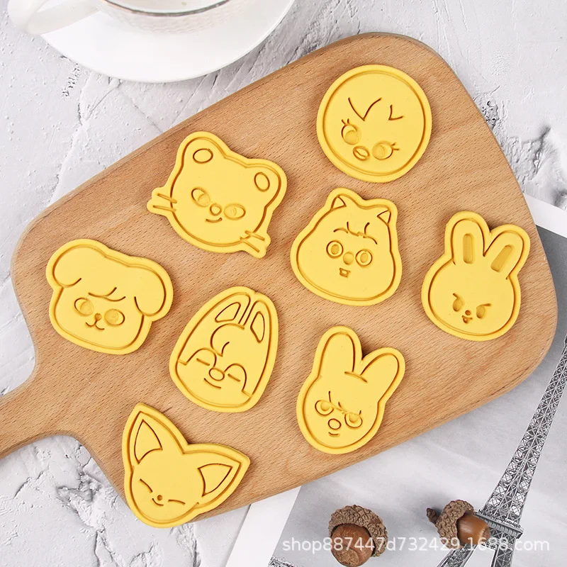 1/8 Uds. Herramienta bonita para galletas de Anime SKZ ooed accesorios de panadería de dibujos animados moldes creativos para galletas molde para hornear suministros de cocina regalos 2024 - imagen 3