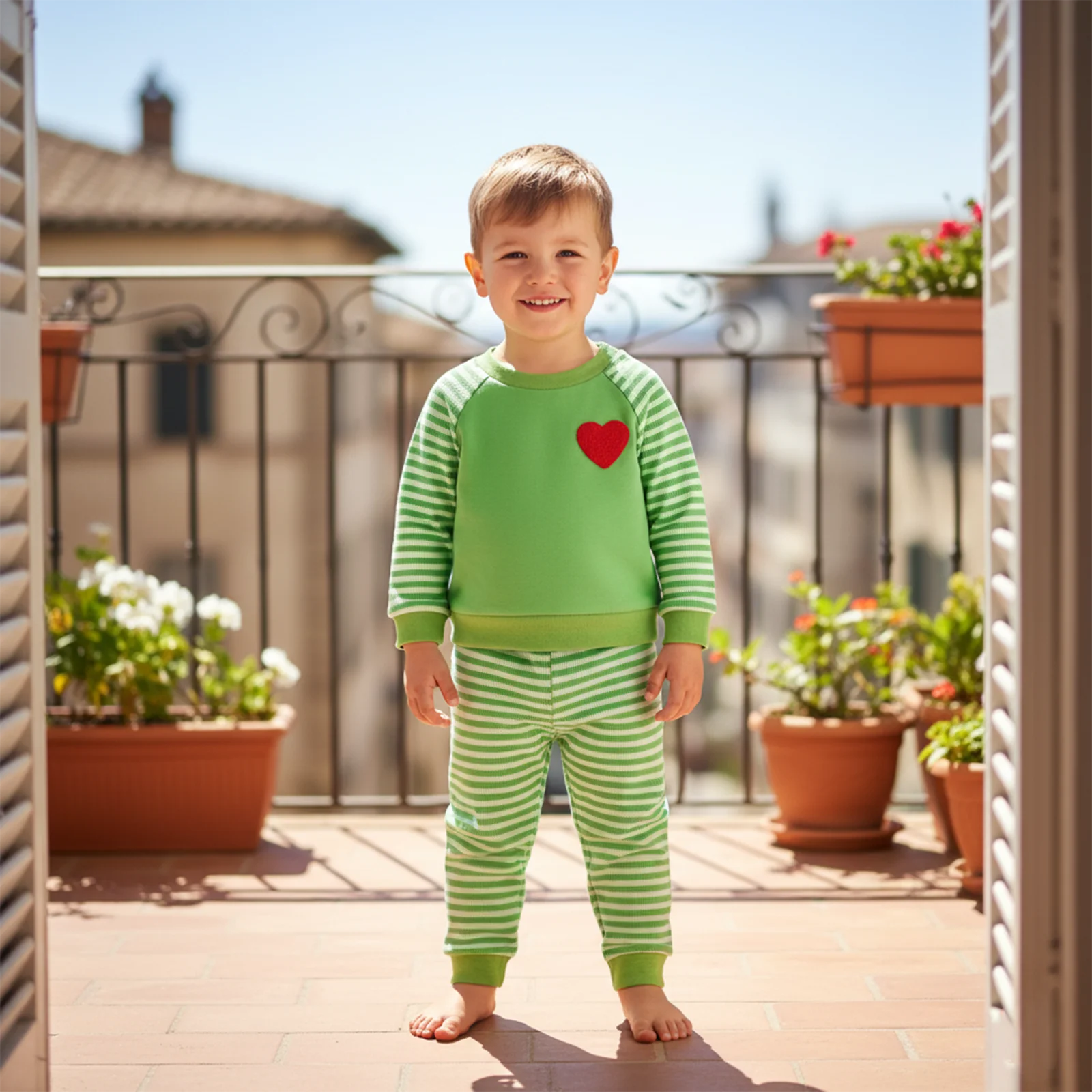 SUNSIOM Conjunto de Navidad para niño y niña con bordado de corazón, jersey de manga larga con cuello redondo + pantalones a rayas con cintura elástica, 2 piezas - imagen 2