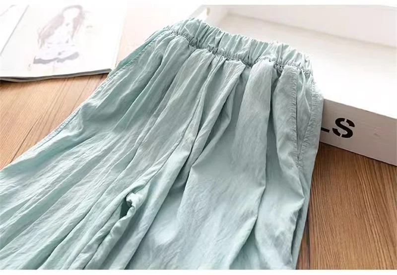 Pantalones informales finos para niños en actividad