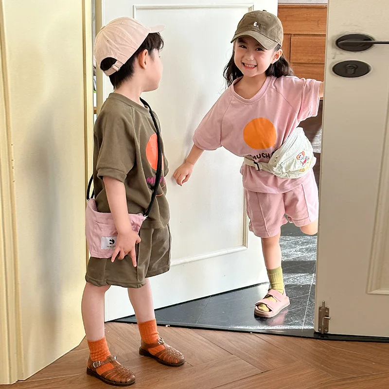 Conjuntos de verano para hermano y hermana, camiseta deportiva holgada lisa de manga corta y pantalones cortos, conjunto de ropa de algodón para niña y niño de 2 uds. - imagen 3