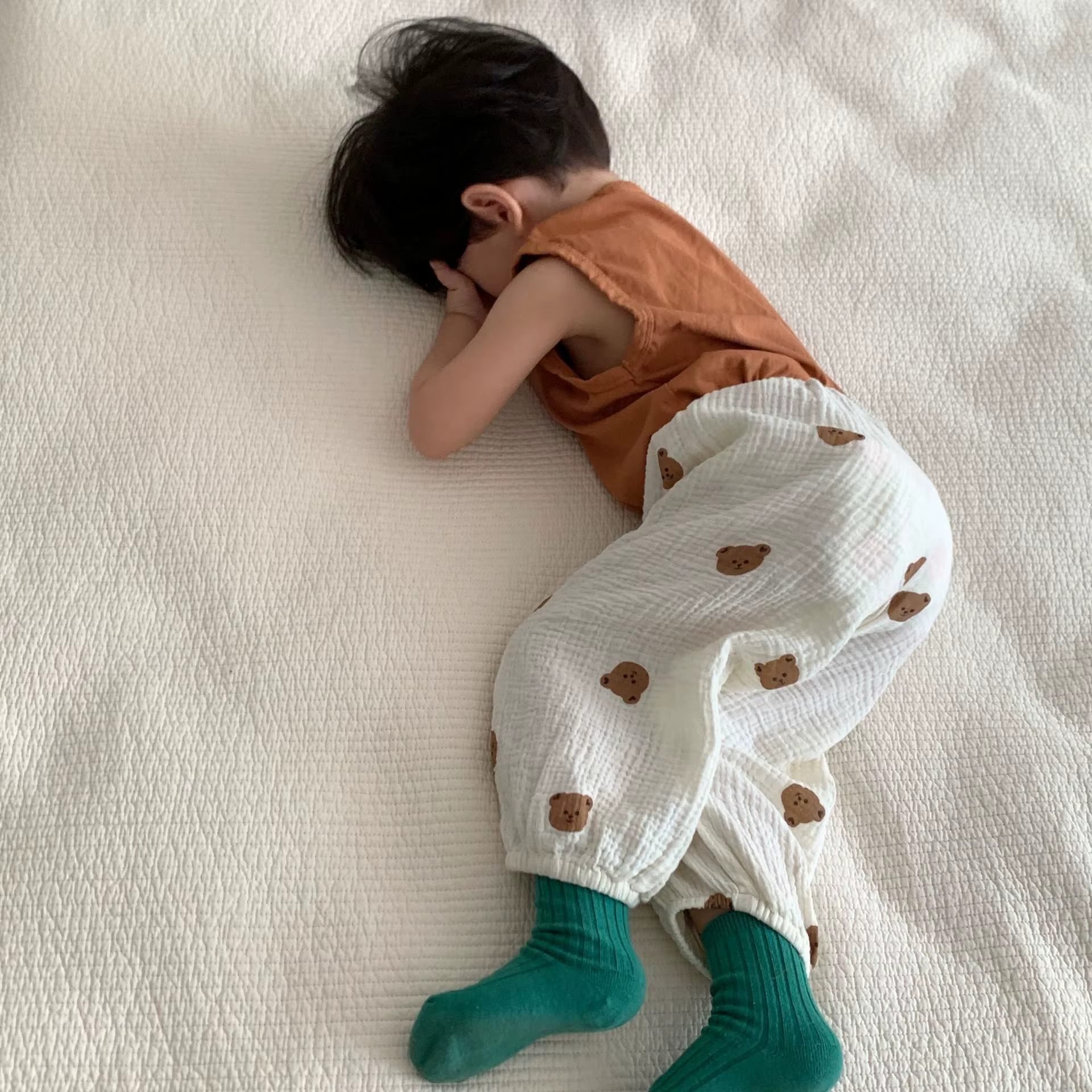 Pantalón antimosquitos algodón estampado animales para niño