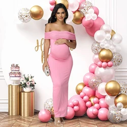 Vestido de maternidad elegante en malla con hombros descubiertos