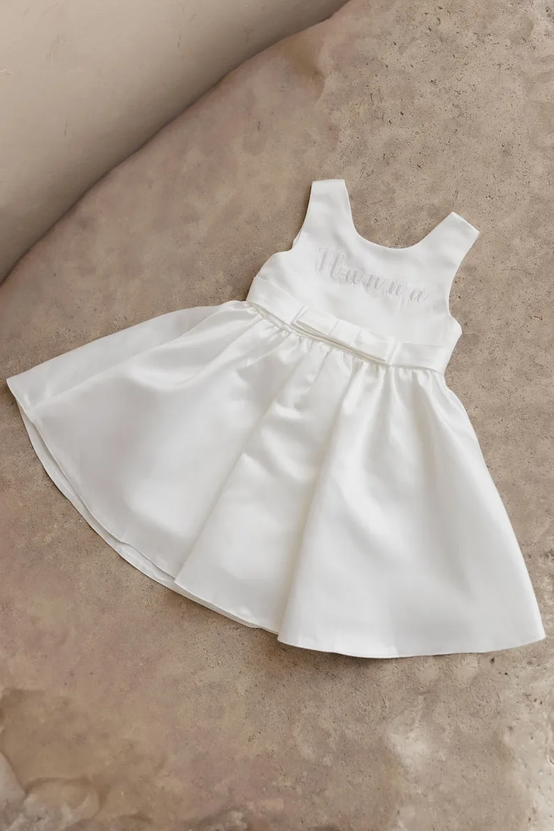 Vestido de niña de flores bordado personalizado: vestido de fiesta de satén suave, ropa de niña, vestido blanco para niña - imagen 3