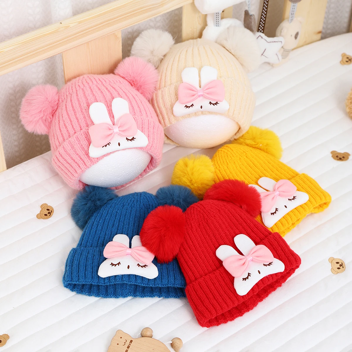 Gorro bebé con pompón cálido de punto para invierno