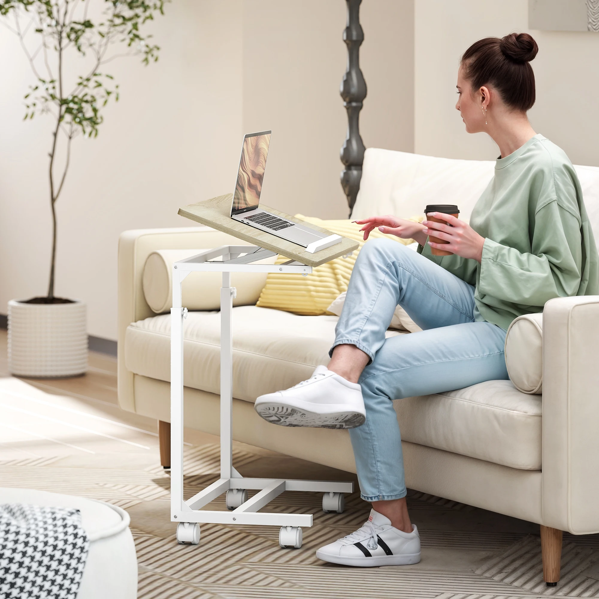 HOMCOM Mesa Auxiliar con Ruedas Mesa para Sofá con Altura Ajustable Superficie Inclinable y Marco de Metal para Dormitorio Salón Oficina 55x36x62,5-82,5 cm Roble