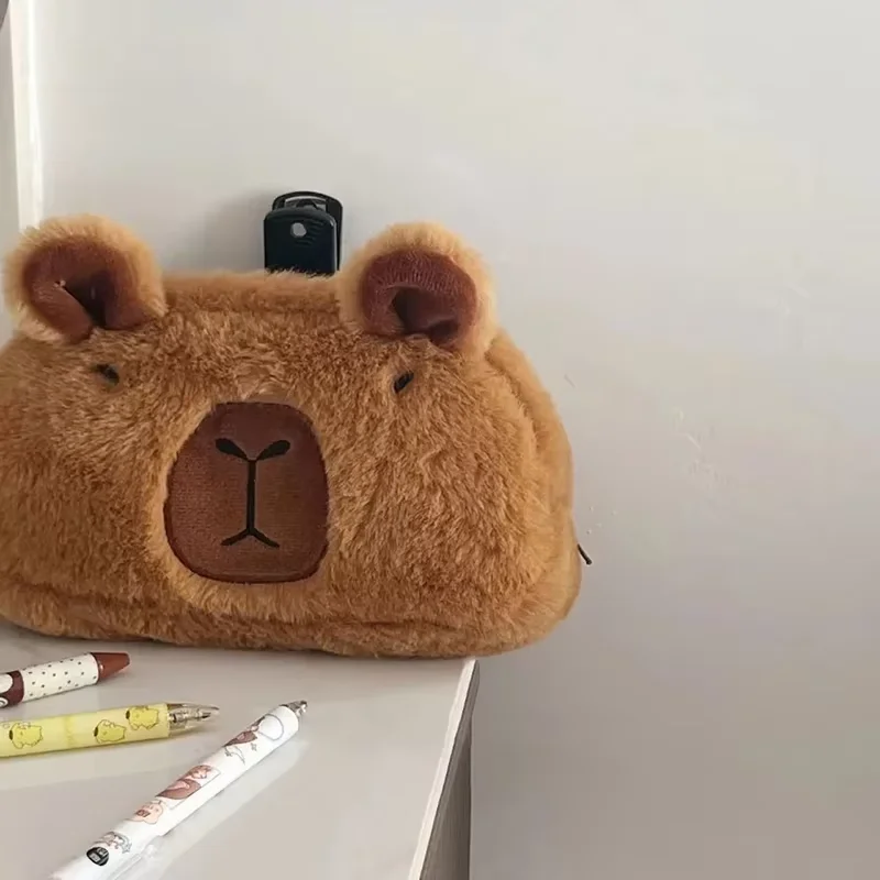 Estuche de felpa Capabara multifuncional para lápices y niños - imagen 2