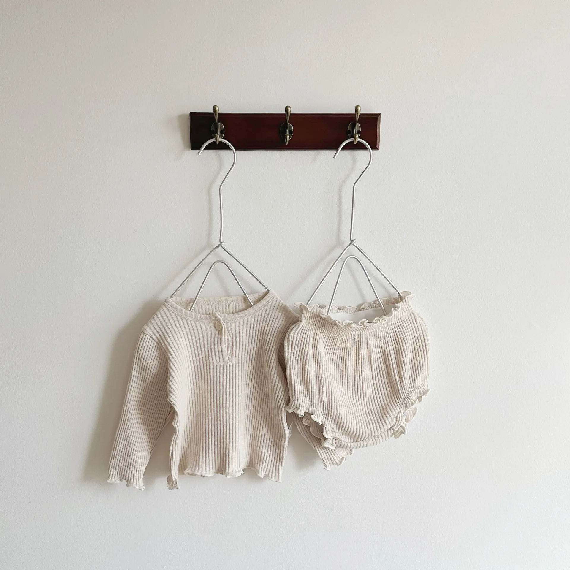 Conjunto de ropa de manga larga para bebé, camisa de fondo acanalada lisa + Pantalones cortos, traje de 2 uds., trajes informales para niño pequeño, novedad de primavera - imagen 3