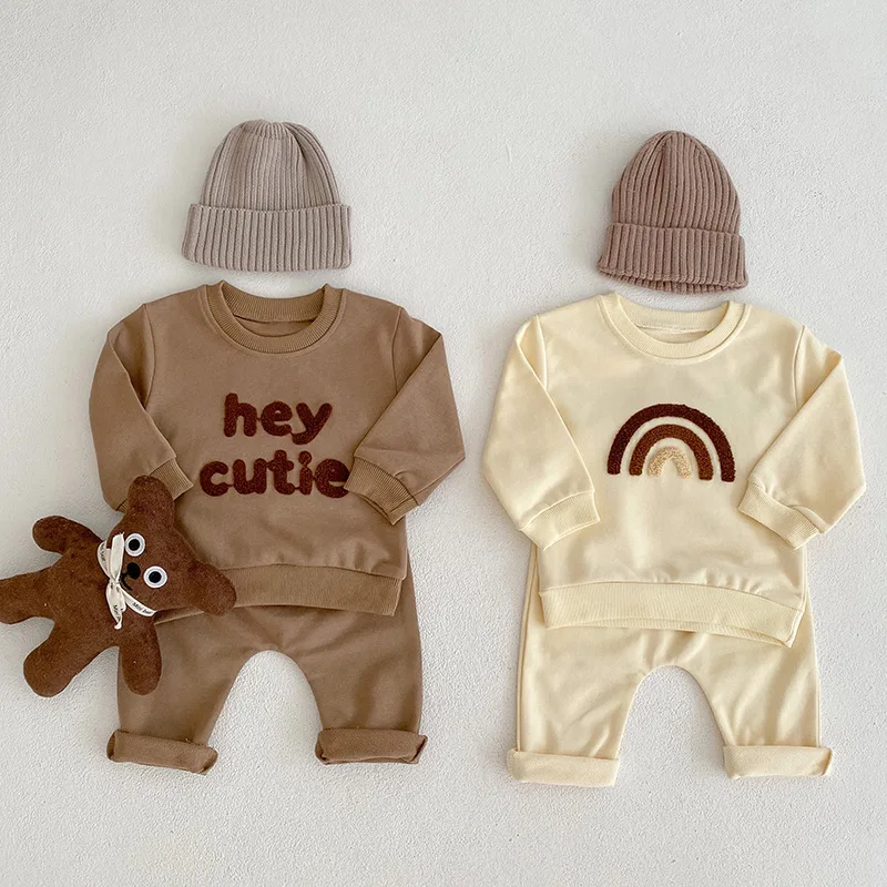 Conjunto de sudadera y pantalones arcoíris de algodón para bebé