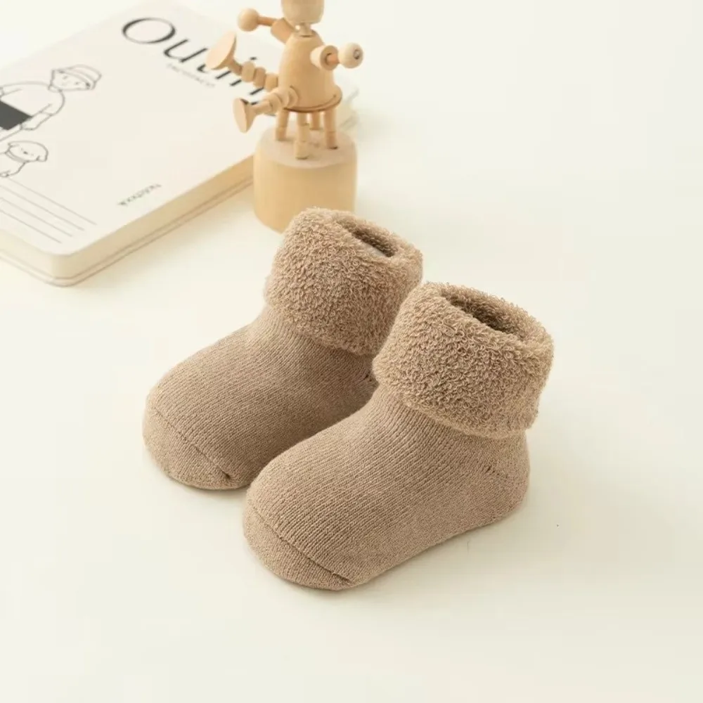 Calcetines de lana a la moda para niños de 0 a 3 años, calcetines con forro de terciopelo en bucle para bebés, calzado para recién nacidos de Color sólido, calcetines para el suelo de la nieve - imagen 2