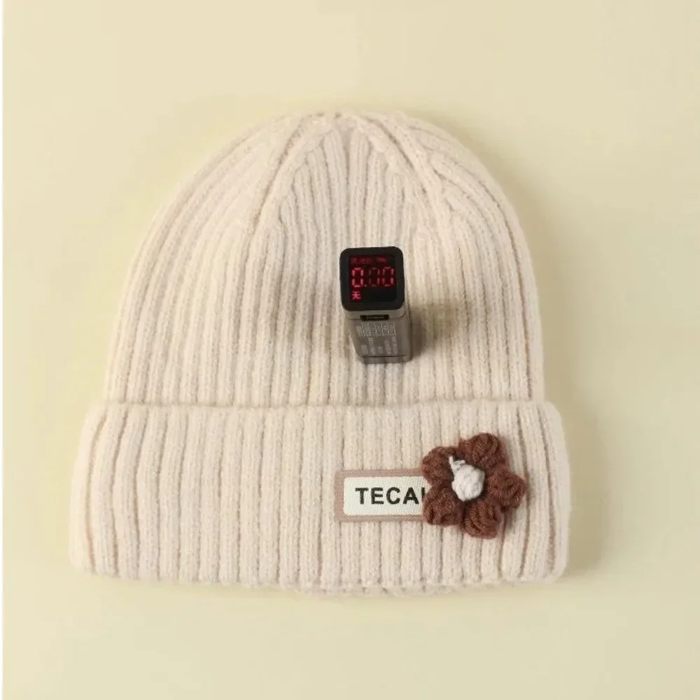 Gorro bebé niña con flores y protección oídos – Invierno cálido - imagen 2