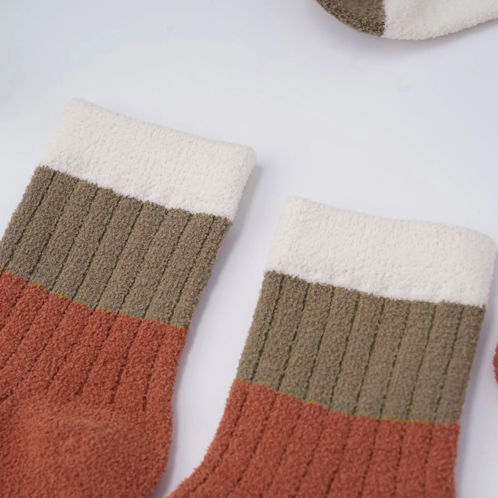 Calcetines rayas antideslizantes para bebé – Cálidos otoño e invierno - imagen 2