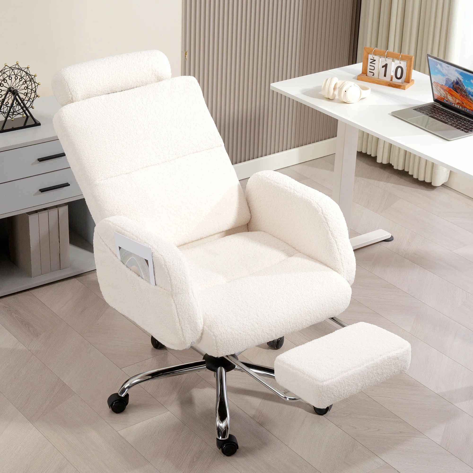 HOMCOM Silla de Escritorio con Reposapiés Tapizada en Borreguito Silla de Oficina con Respaldo Reclinable Reposacabezas Ajustable Respaldo Alto Altura Ajustable Crema