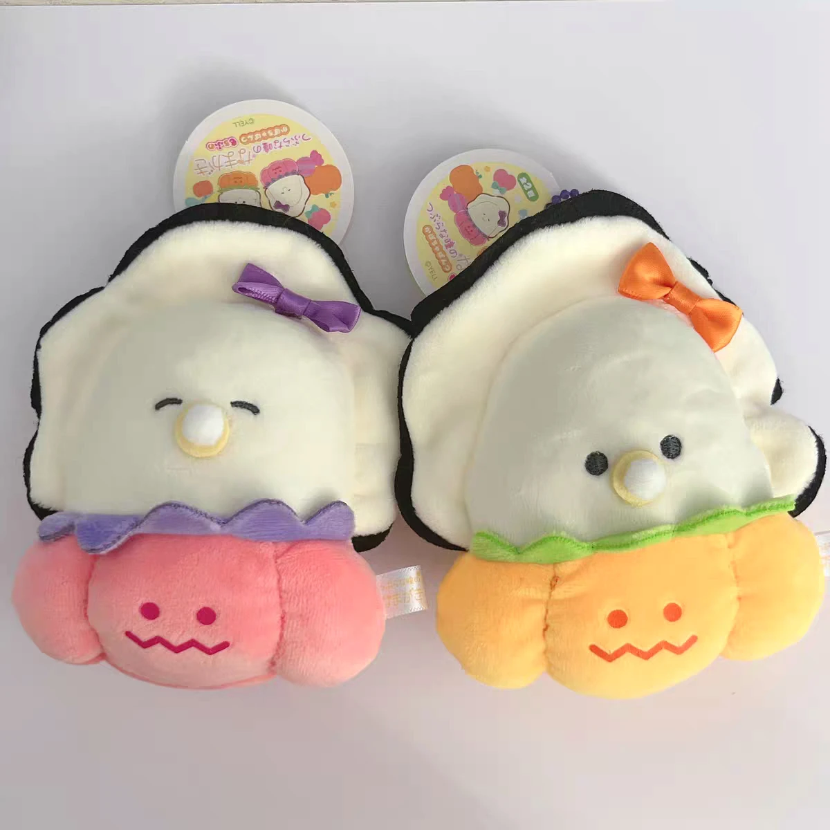 Juguetes de peluche de 12cm, lindo chupete de ojos redondos, ostra, bebé, pantalones de calabaza de Halloween, lazo, figuras colgantes de cadena de bolas suaves y esponjosas - imagen 3