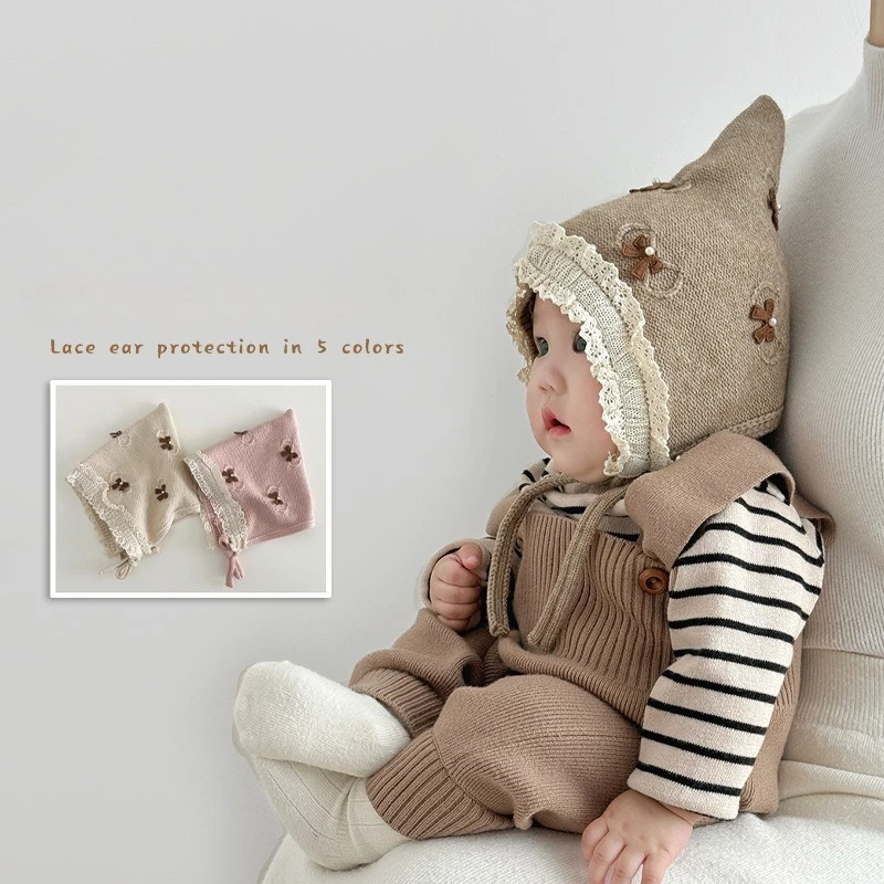 2025 Gorro de punto con lazo de encaje para bebé de dibujos animados, gorro cálido con protección para los oídos para niña, gorro de invierno de hilo suave con diseño Floral