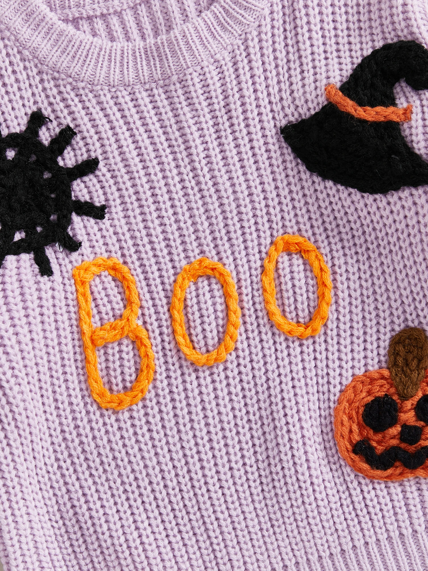 Vista lateral del suéter de Halloween con manga larga