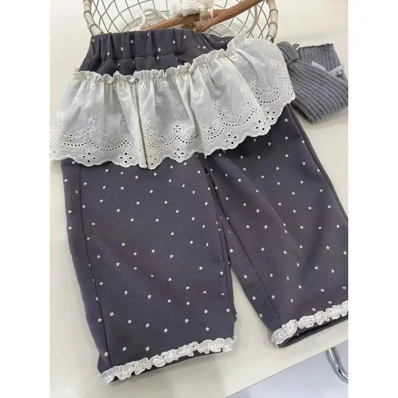 Chándal con encaje para niña – Estampado flores y estrellas