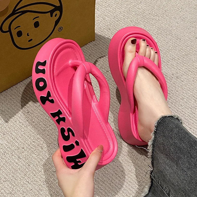 2025 nuevas chanclas de plataforma de verano para mujer, zapatos de calle para el hogar, zapatillas de playa de interior de suela gruesa para niñas, sandalias de moda sin cordones - imagen 2