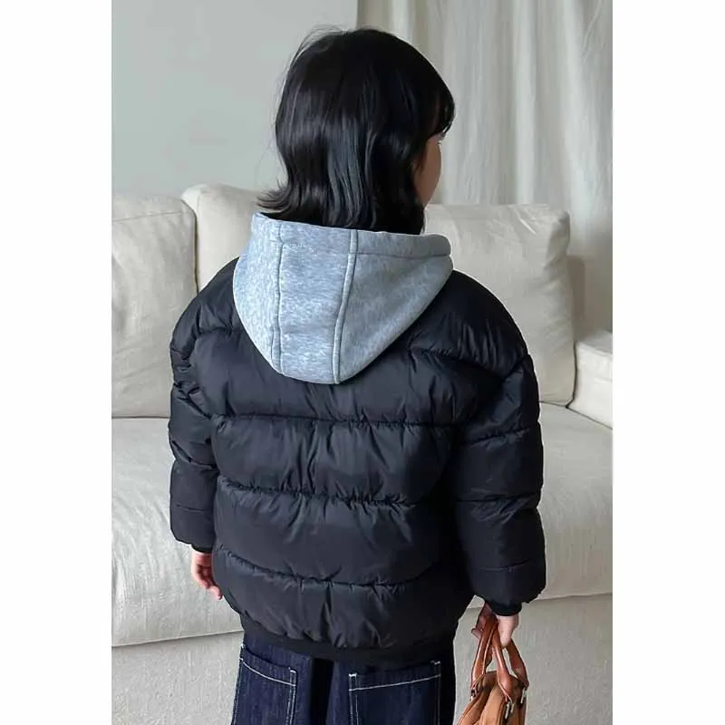 Chaqueta en uso durante juego en la nieve