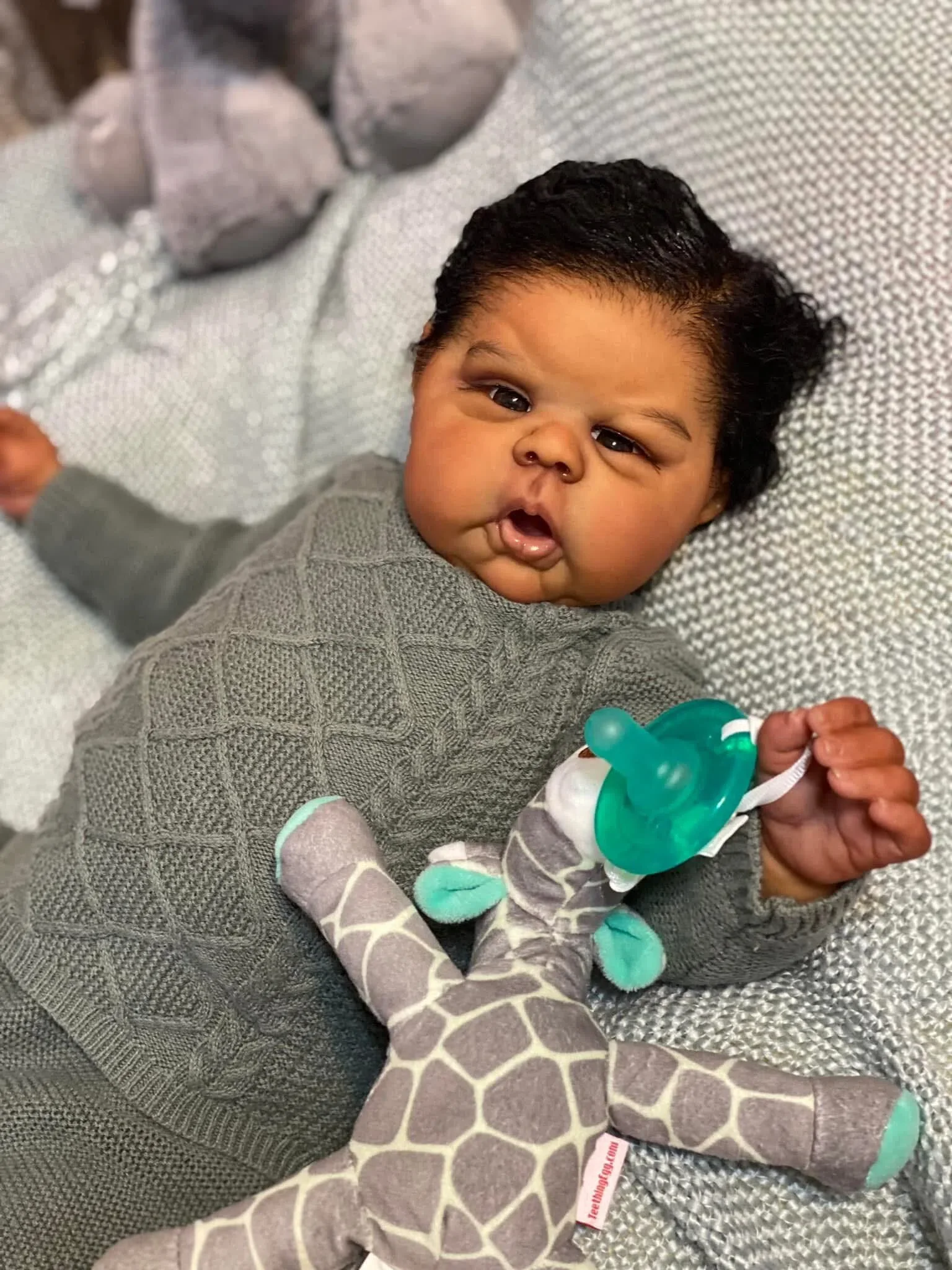 NPK 20 ''alta calidad pintada a mano piel oscura Gounchi Reborn con pelo rizado negro tela suave cuerpo Bebe juguetes regalo para bebé