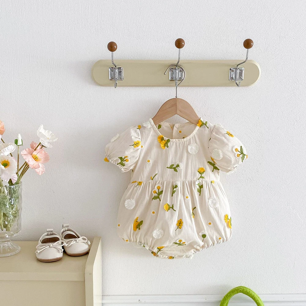 2025 Ropa de verano para niñas, mono de manga corta de una pieza con bordado de margaritas para niñas pequeñas