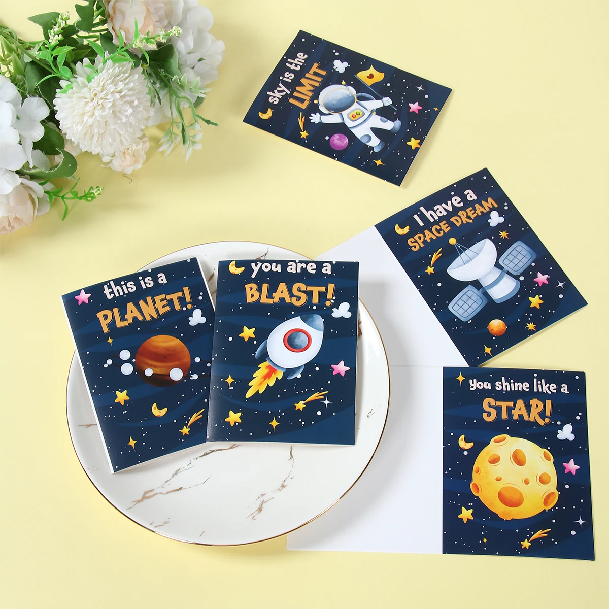 12 unids/set cohete astronauta planeta tarjeta de felicitación decoración de fiesta de cumpleaños para niños favores postal tarjeta de felicitación suministros de fiesta - imagen 2