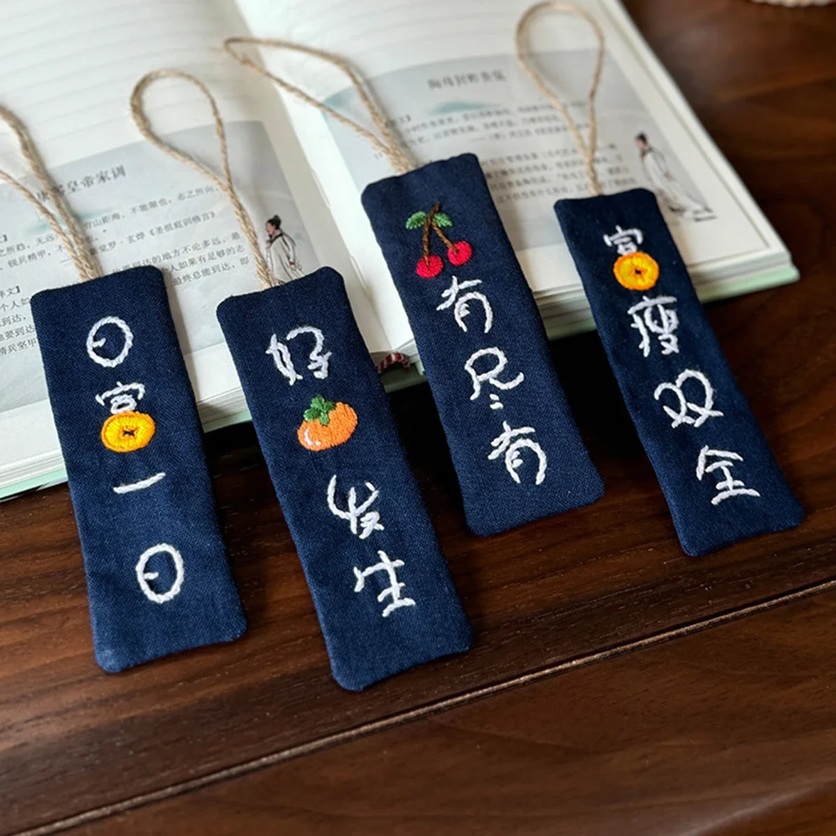 Marcapáginas bordado artesanal para niños – Regalo escolar