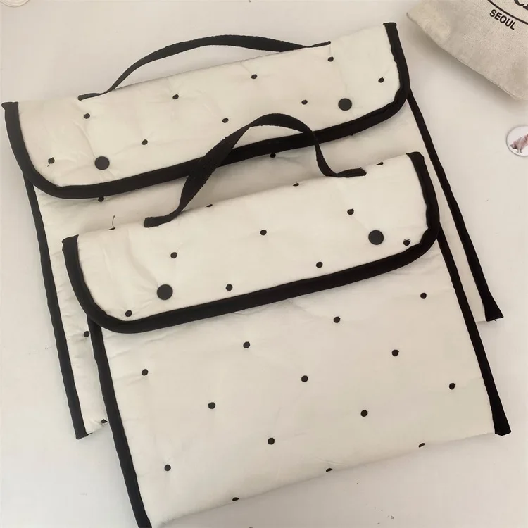 black dot
