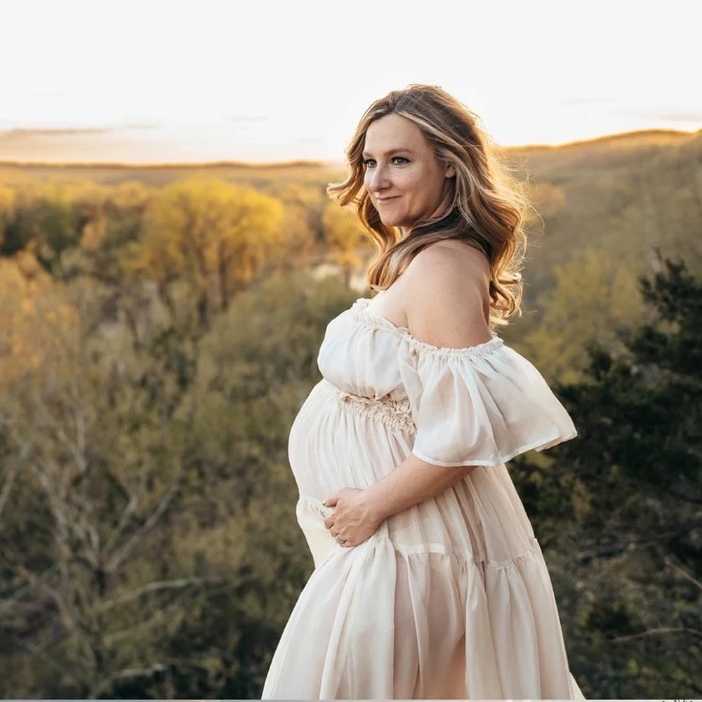 Vestido de maternidad semitransparente en sesión de fotos