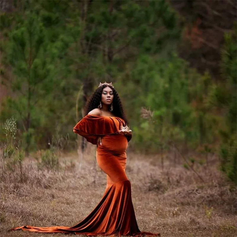 Vestido premamá de terciopelo dorado con volantes y manga larga - imagen 5